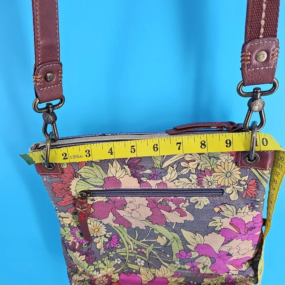 🌿 Sakroots Patchwork Canvas & Leather Crossbody - Picture 13 of 15